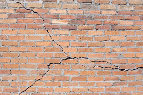 horizontal crack in foundation